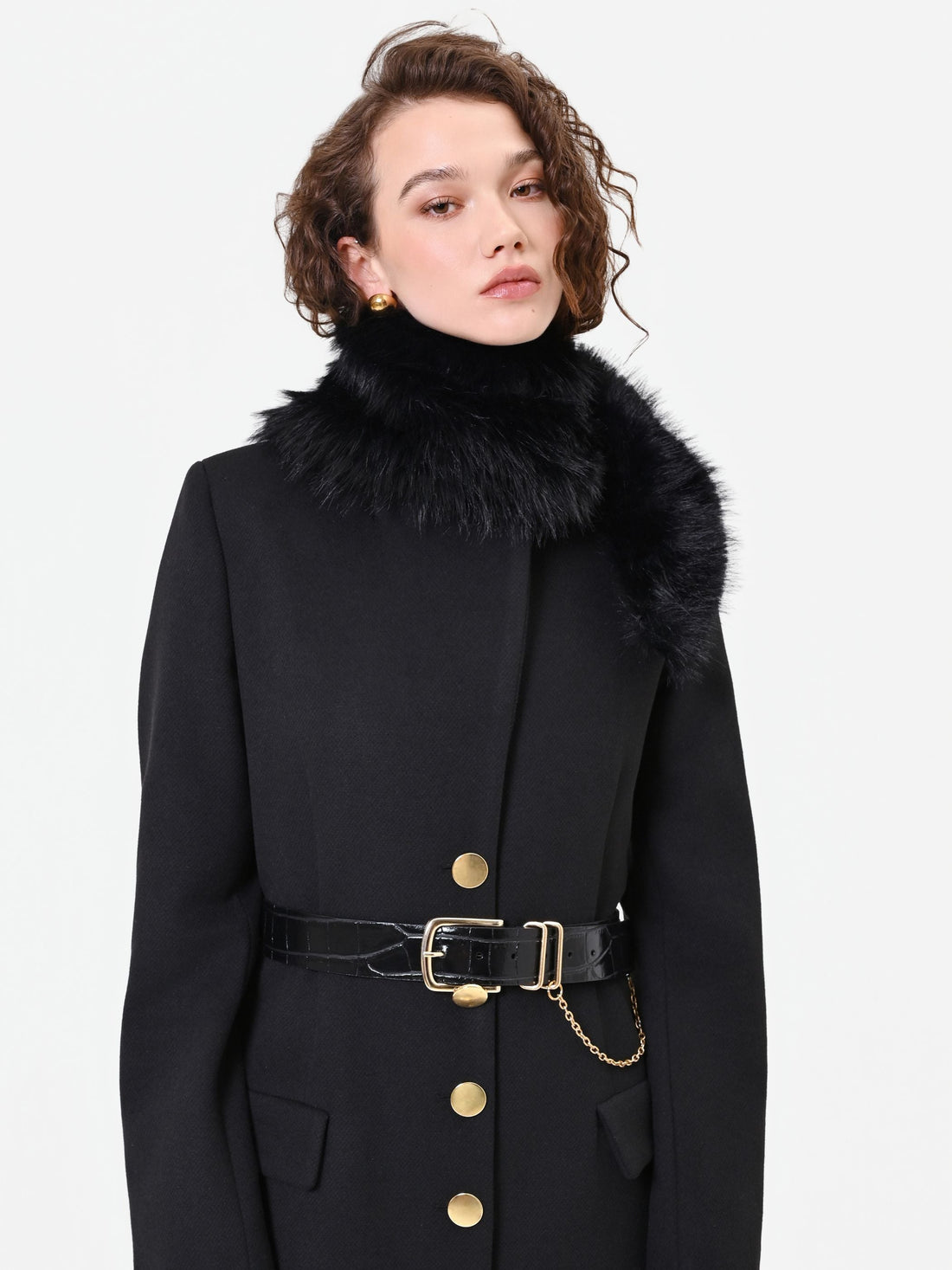 Cappotto lungo nero con inserto effetto pelliccia