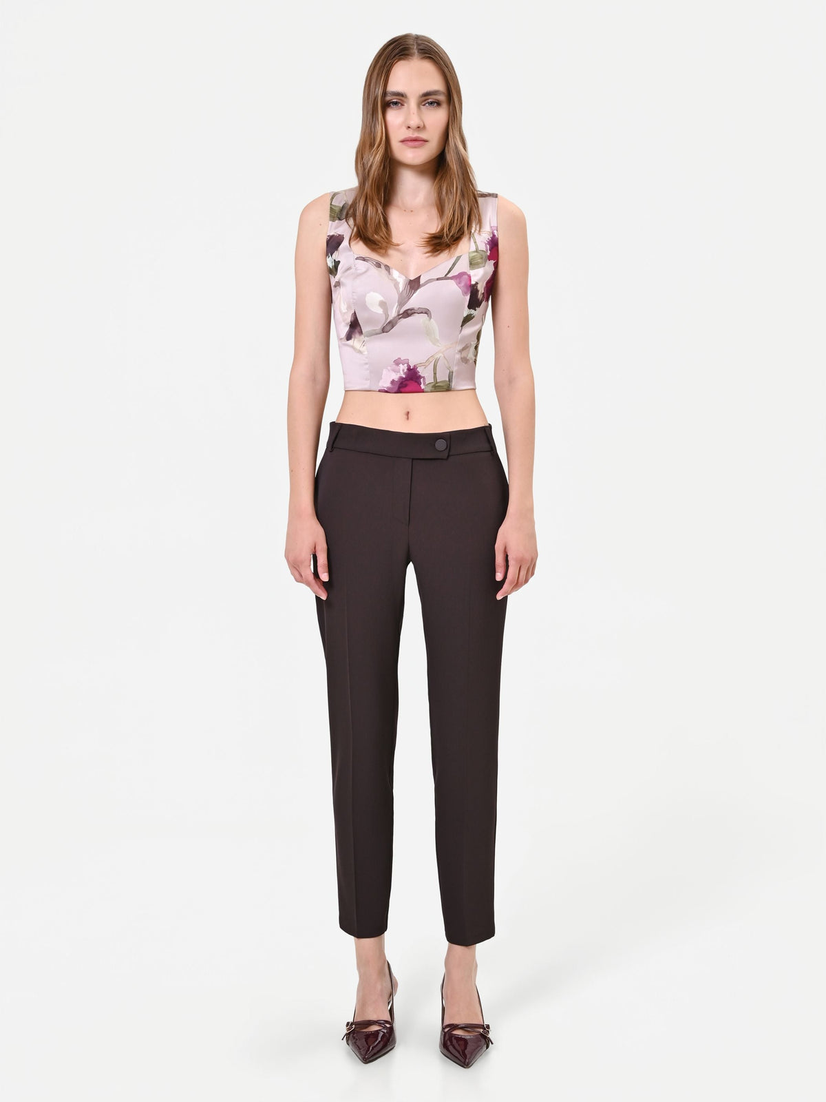 Pantalone marrone moro con piega stirata