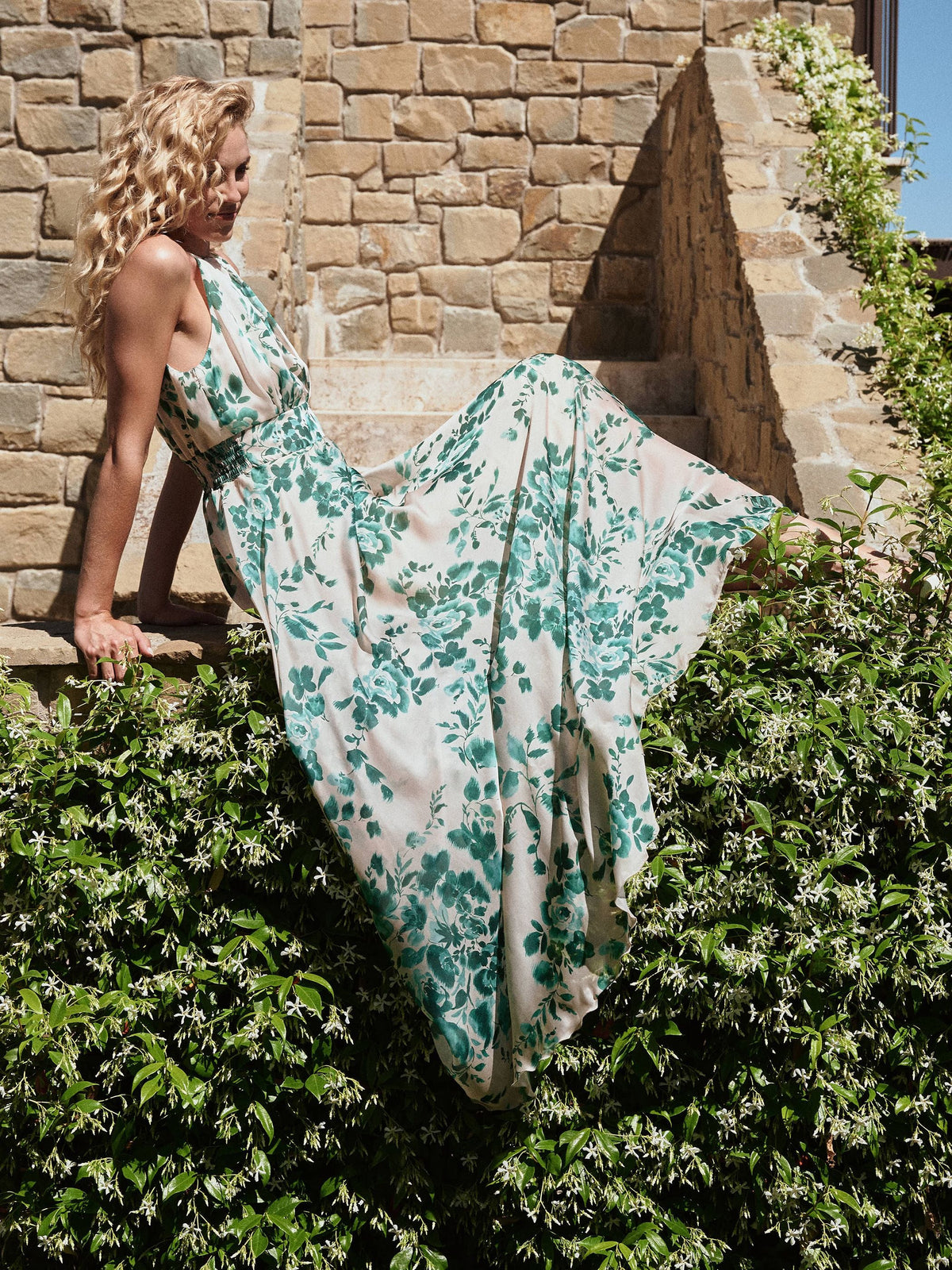 Abito lungo verde con stampa floreale