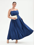 Abito curvy lungo in raso blu brillante