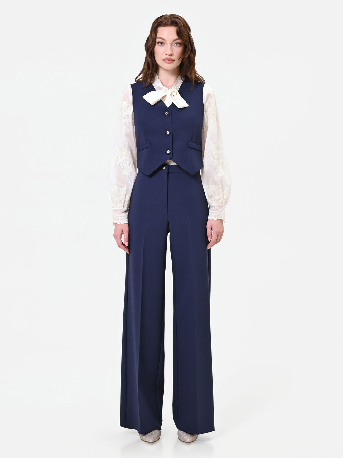 Gilet blu con bottoni gioiello