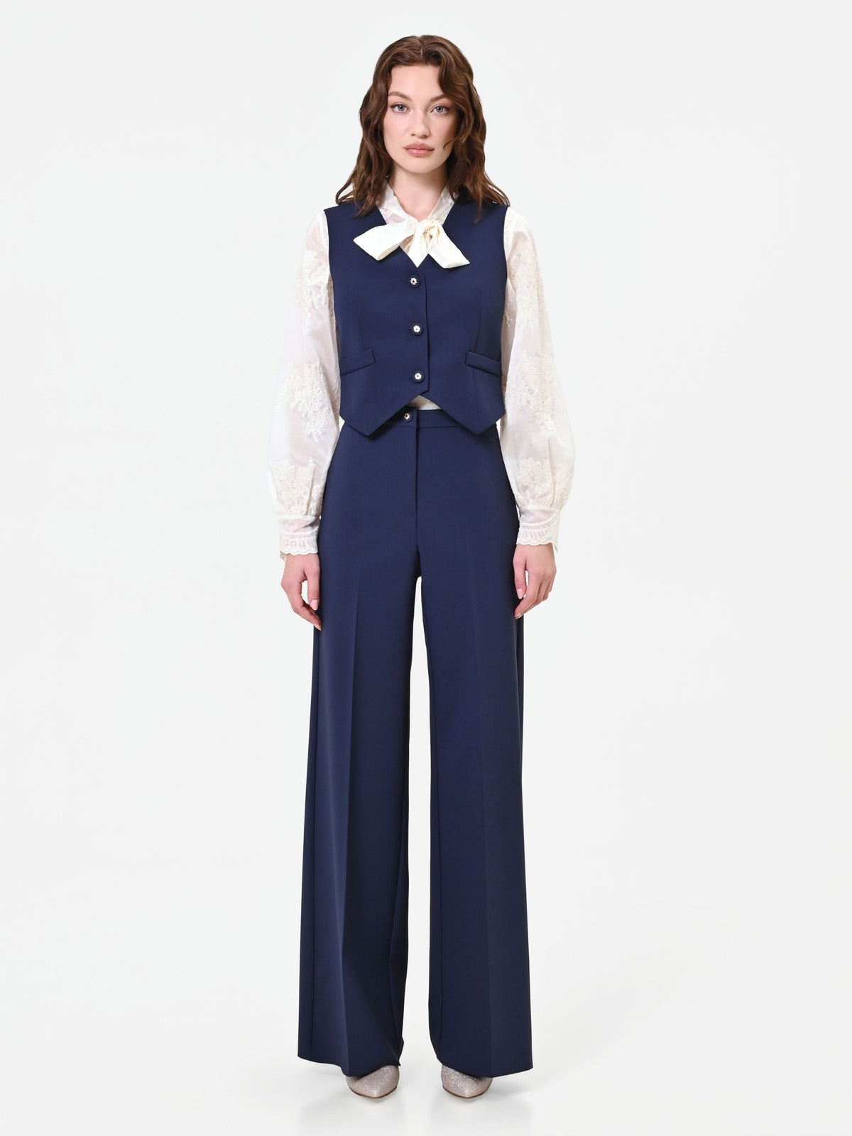 Gilet blu con bottoni gioiello