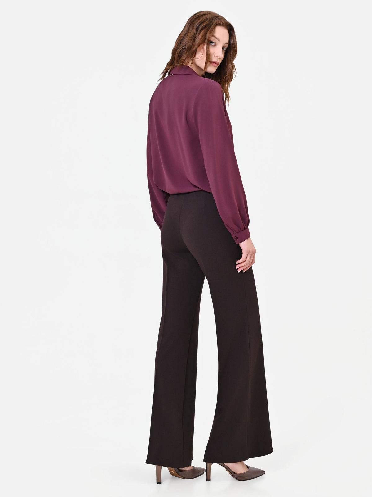 Pantalone a palazzo moro marrone in scuba mano crepe