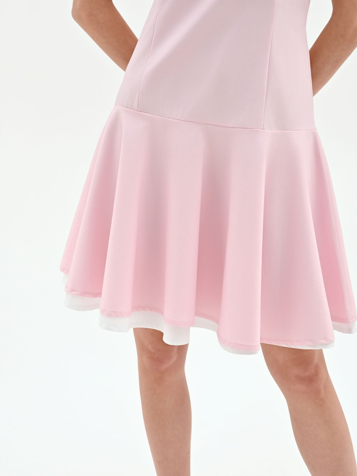 Abito rosa con gonna svasata in raso di cotone