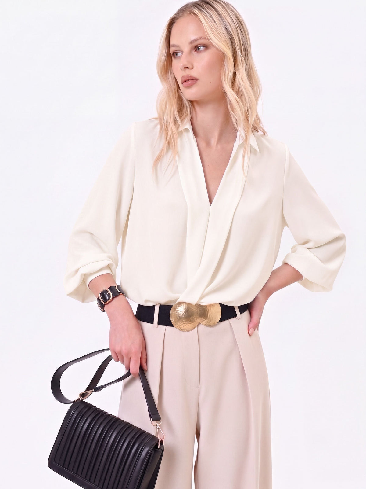 Blusa bianca con incrocio in raso
