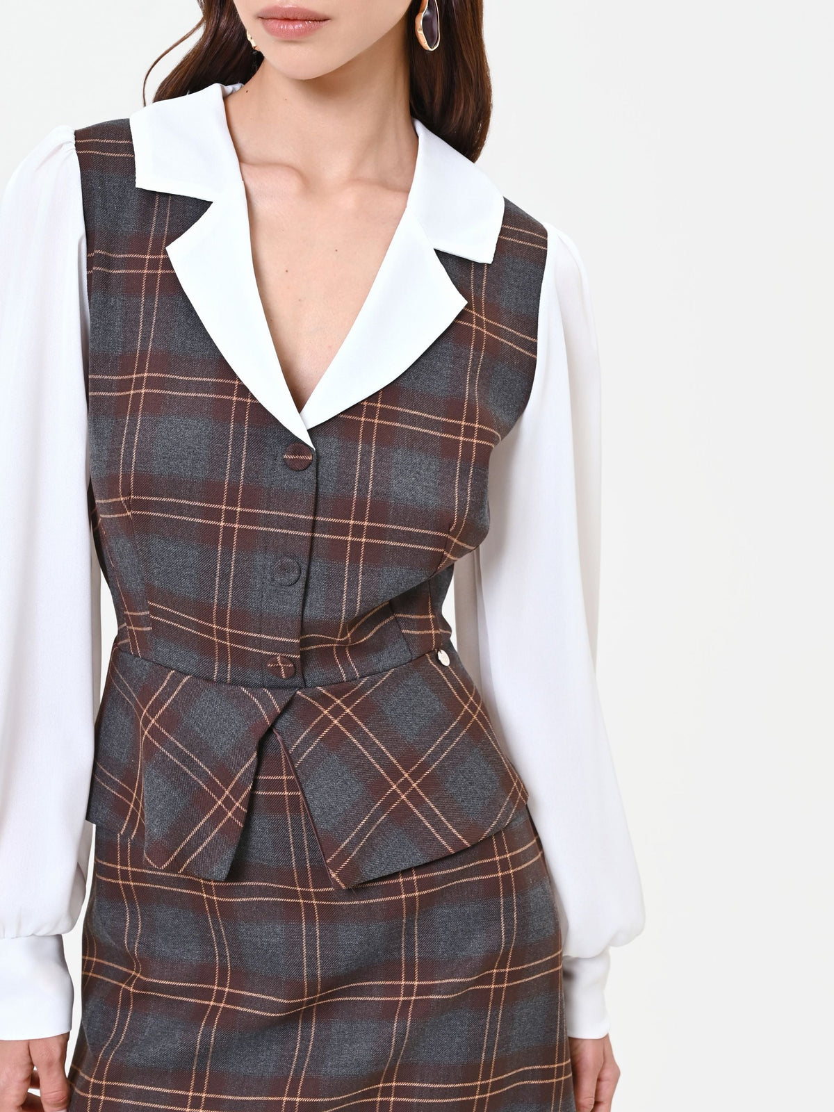 Abito marrone con stampa check effetto camicia