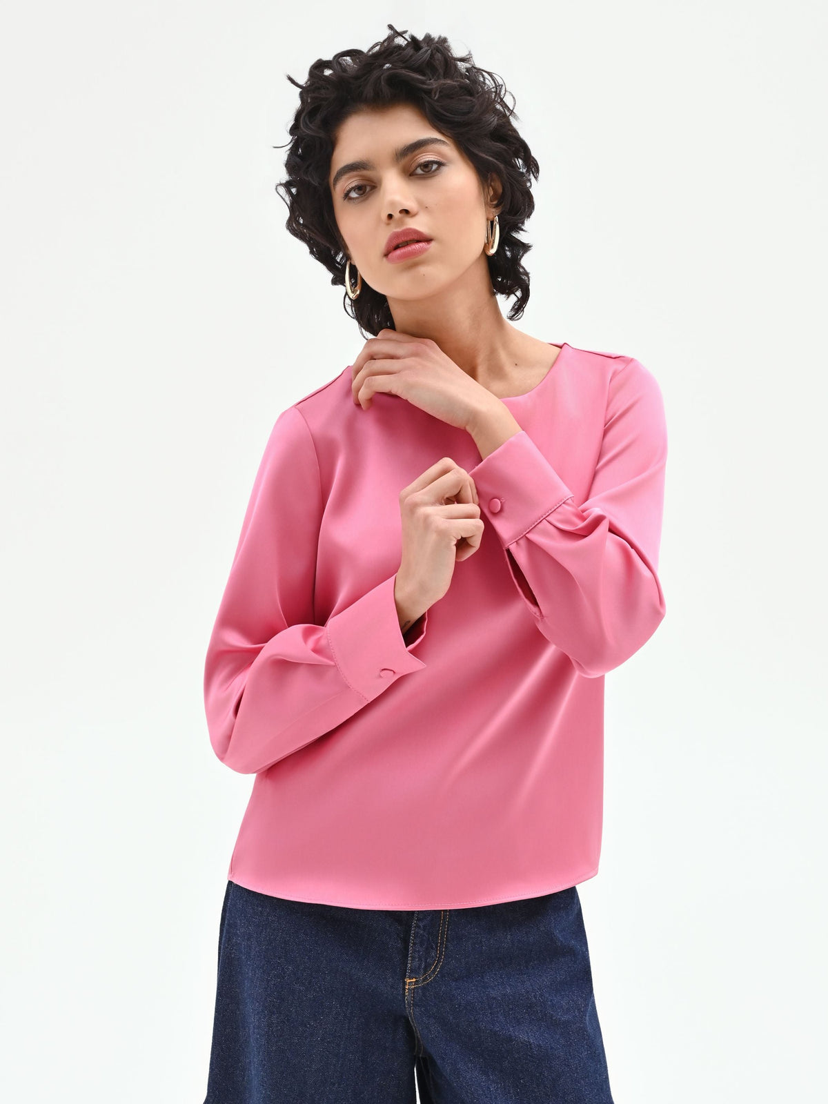 Blusa rosa con maniche a sbuffo