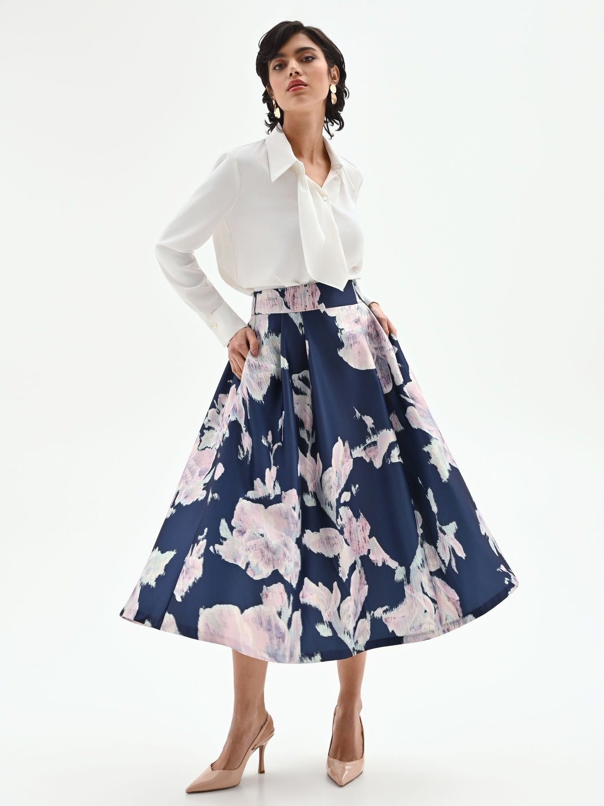 Gonna midi svasata in duchesse a fiori blu brillante