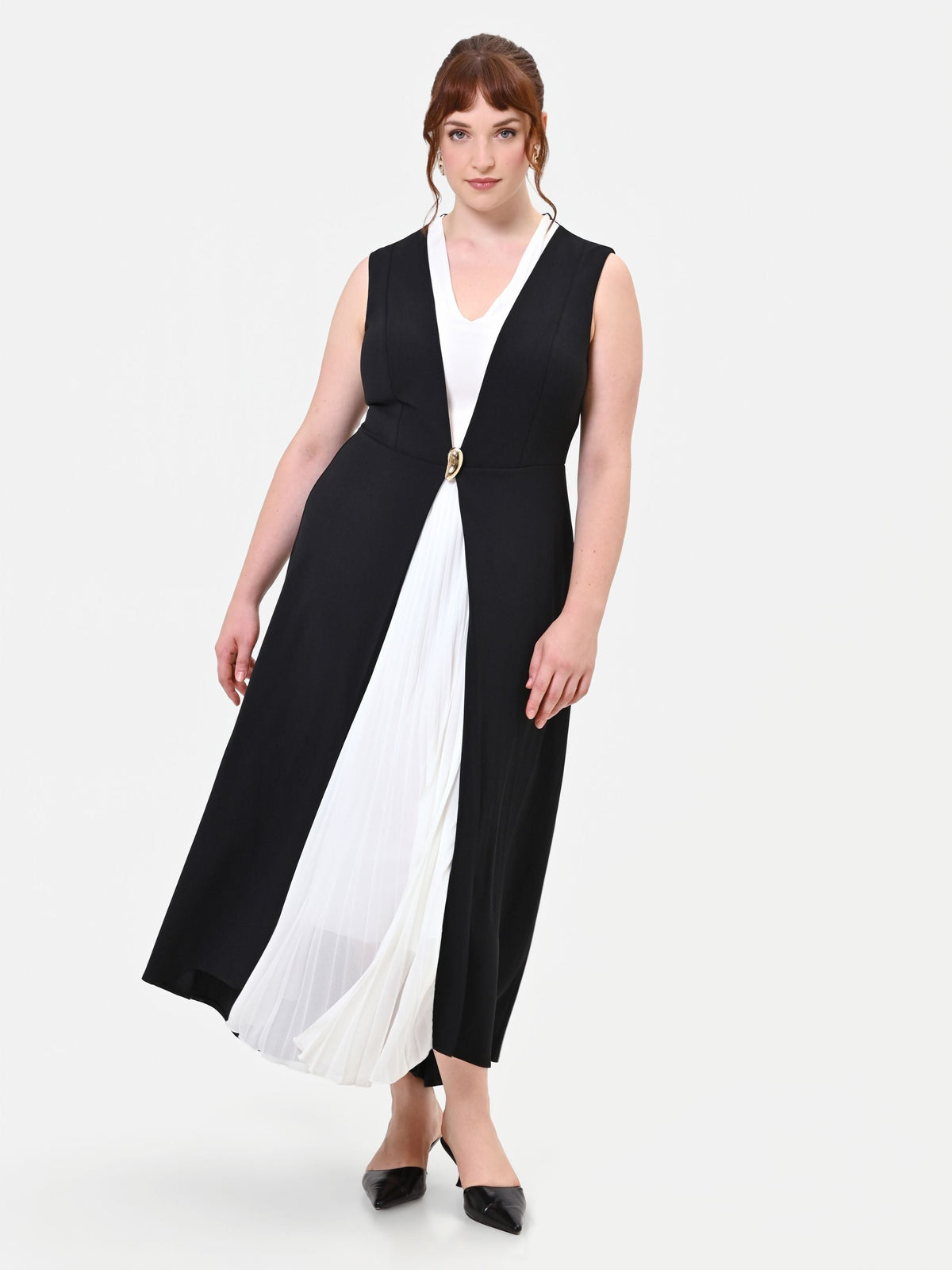 Abito Curvy lungo nero con inserto plissettato a contrasto