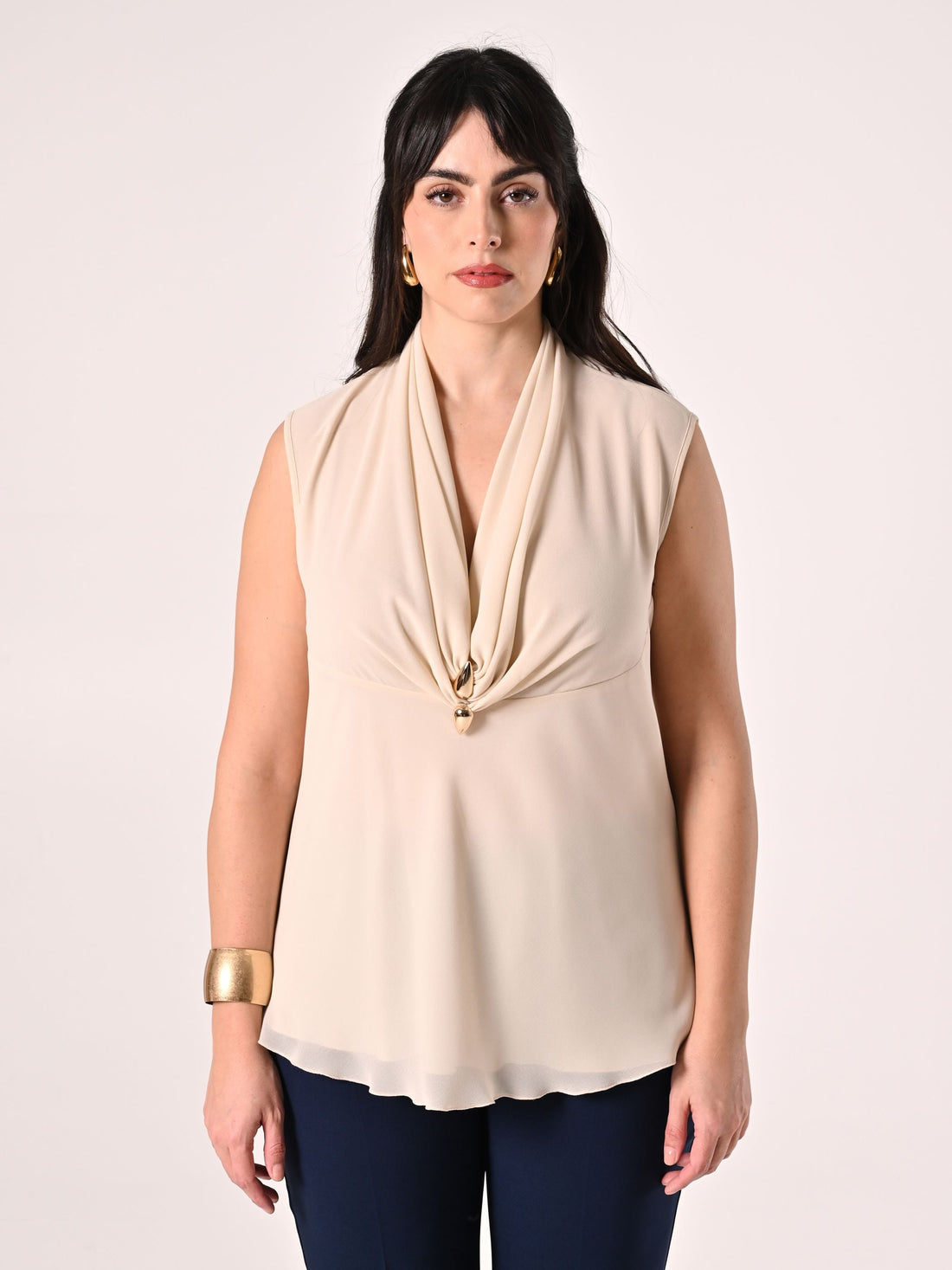 Blusa Curvy Beige con Gioiello