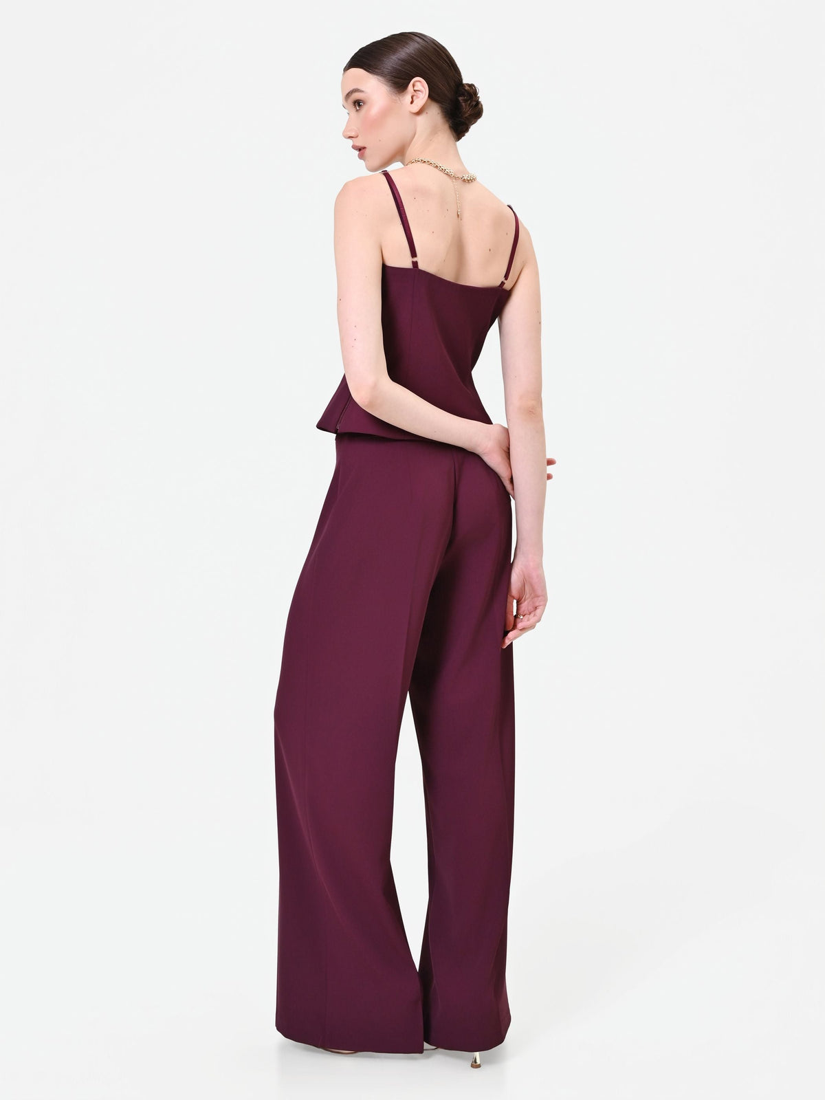 Pantalone a palazzo bordeaux dalla linea fluida