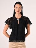 Blusa Nera in Pizzo con Spilla
