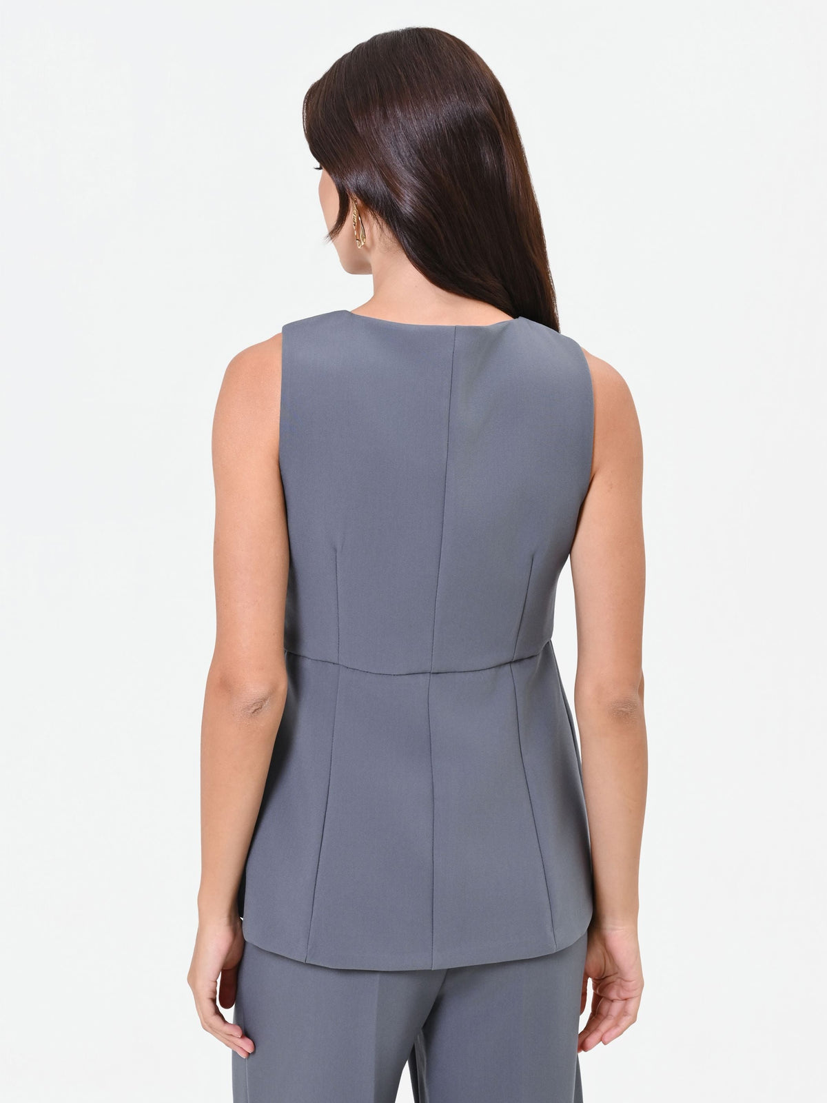 Gilet grigio con pieghe incrociate
