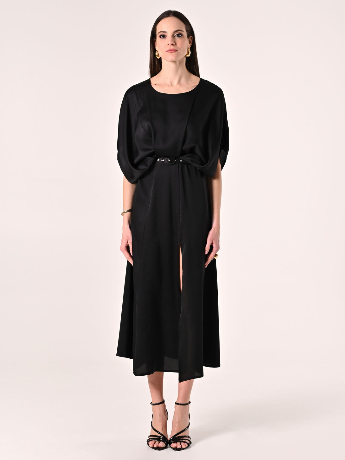 Abito Nero con Maniche Kimono
