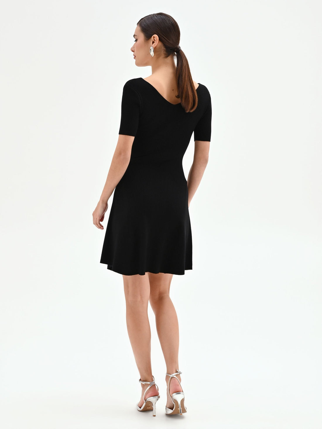 Abito nero in maglia a costine