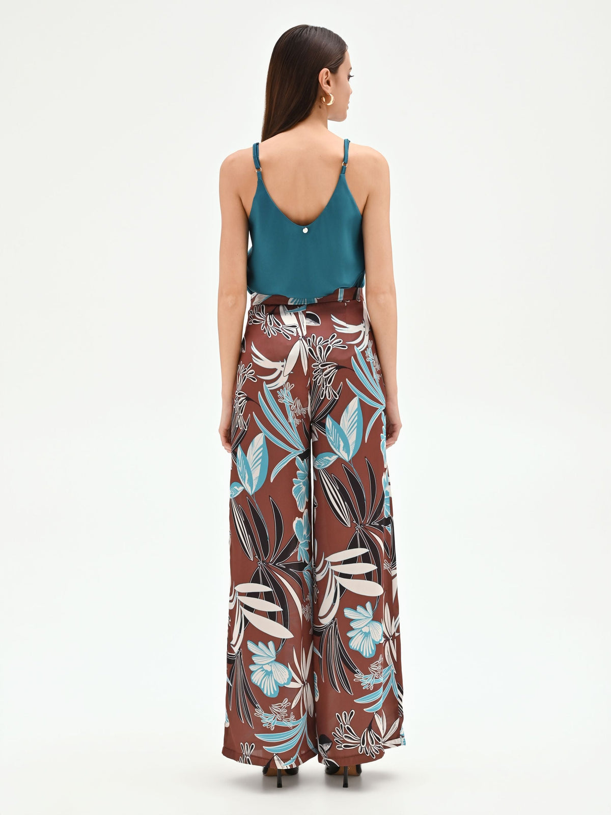 Pantalone a palazzo cioccolato con stampa botanica