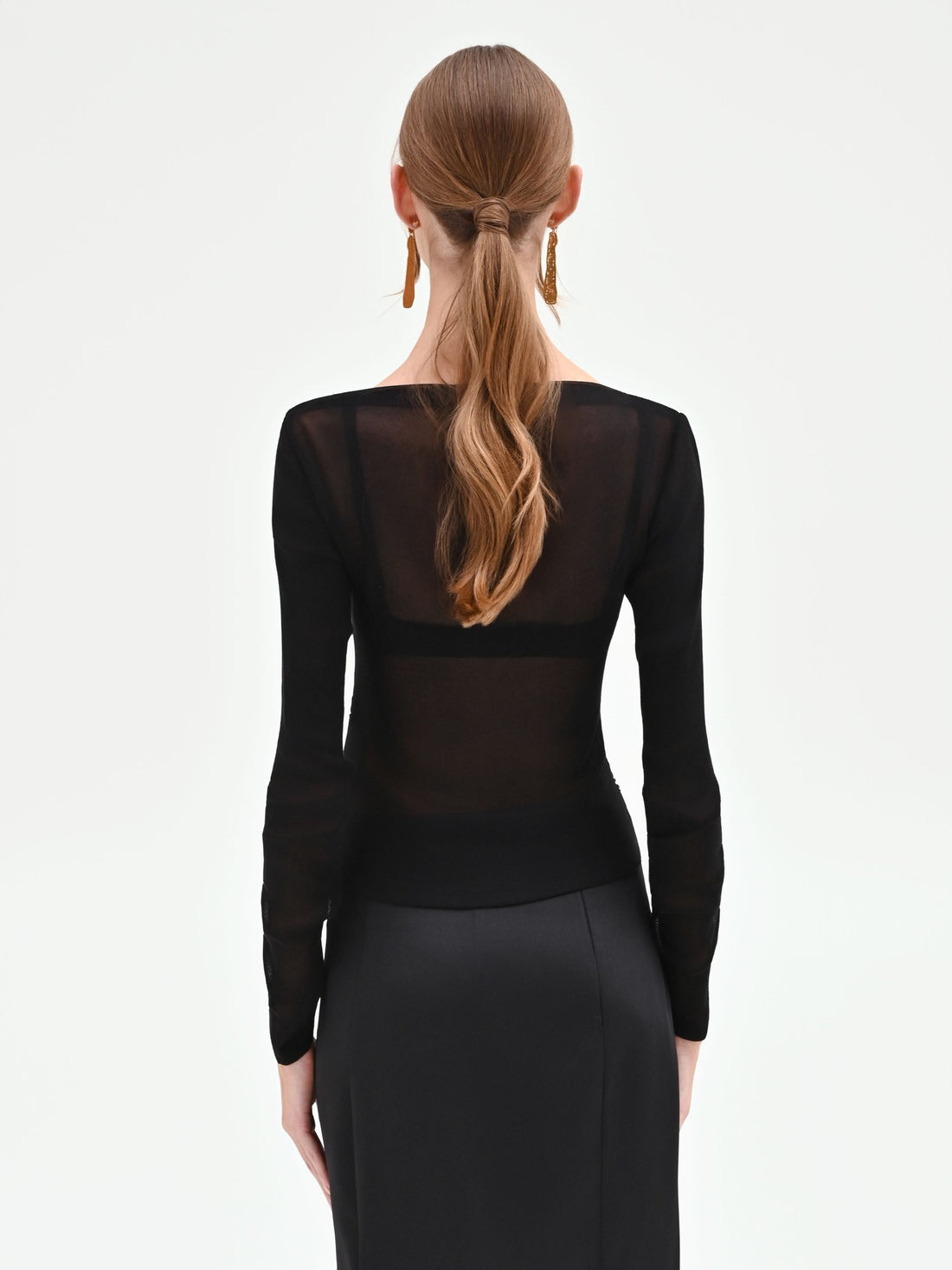 Blusa nera con drappeggio laterale