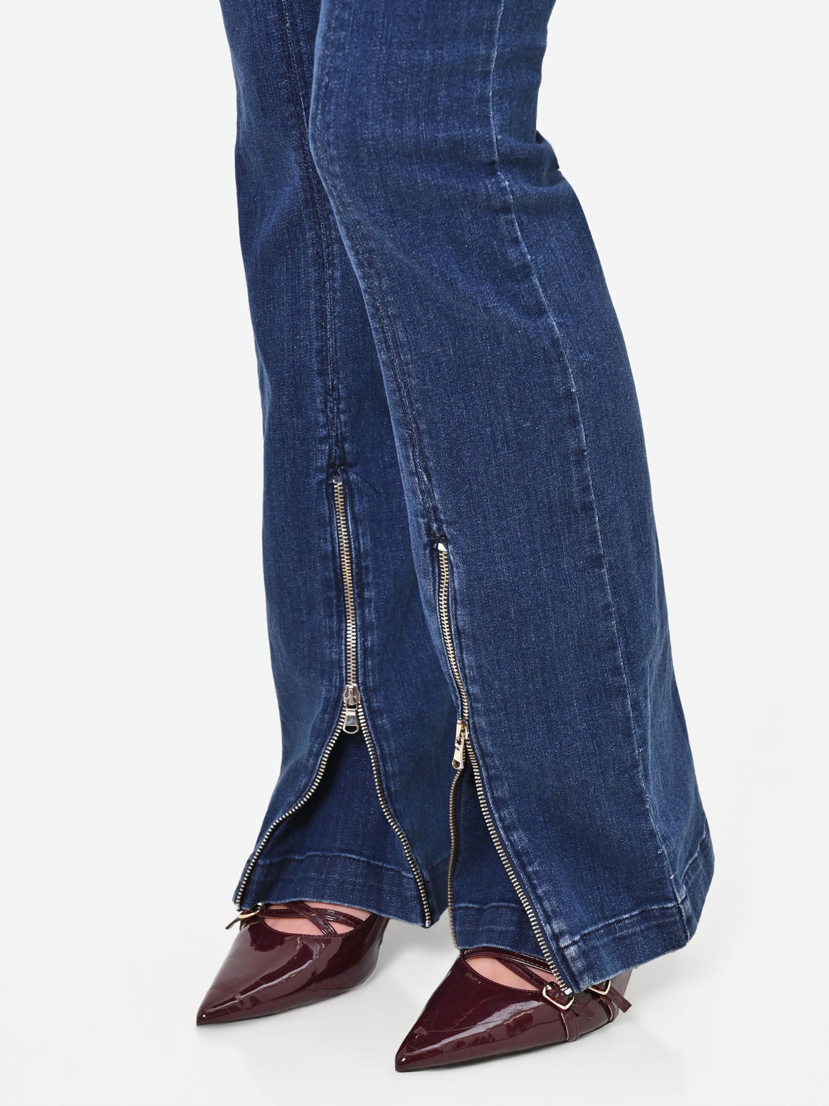Pantaloni jeans blu con spacco frontale