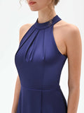 Abito lungo atelier blu indaco con collo alto drappeggiato