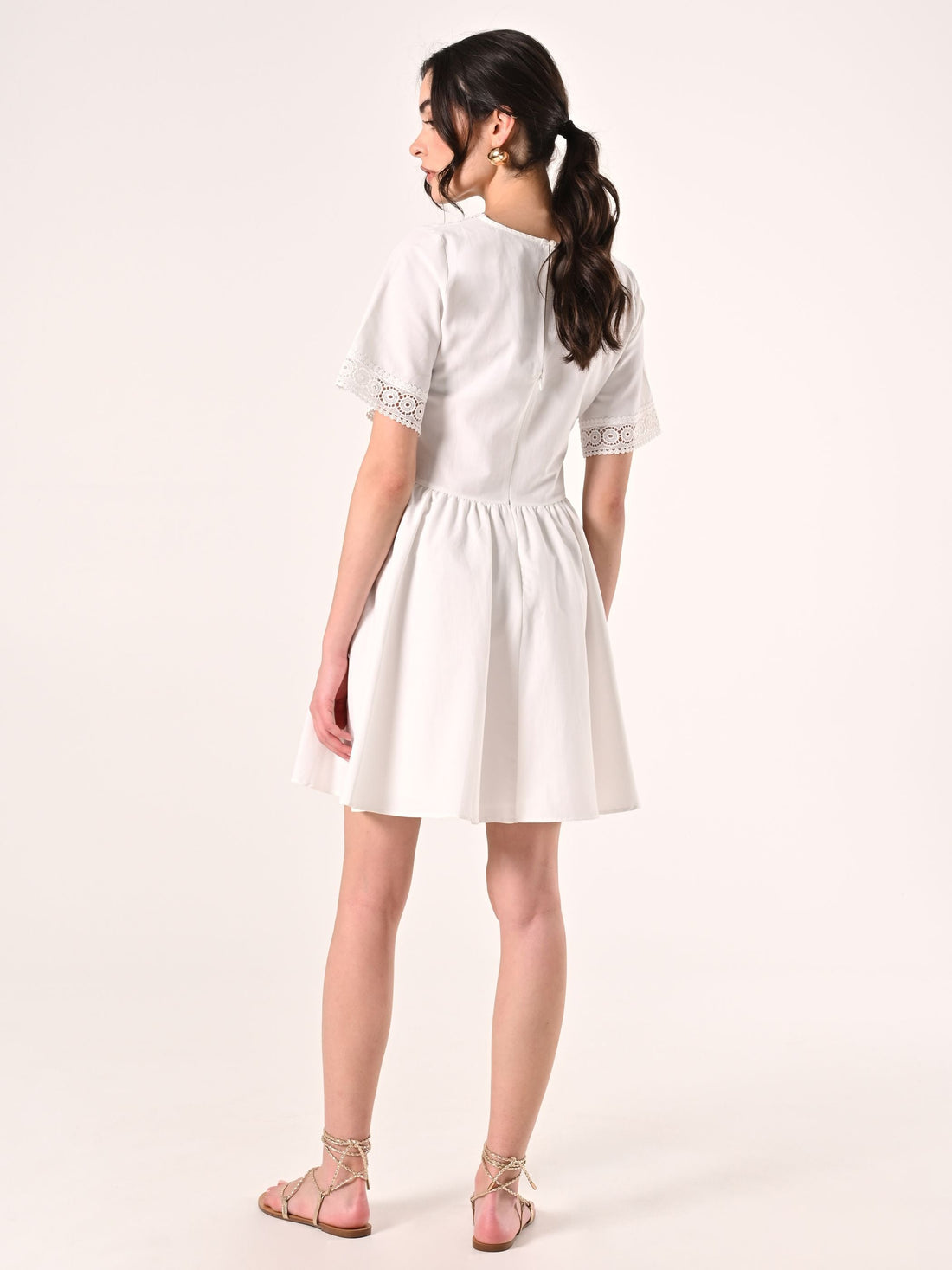 Abito Bianco con dettagli Crochet