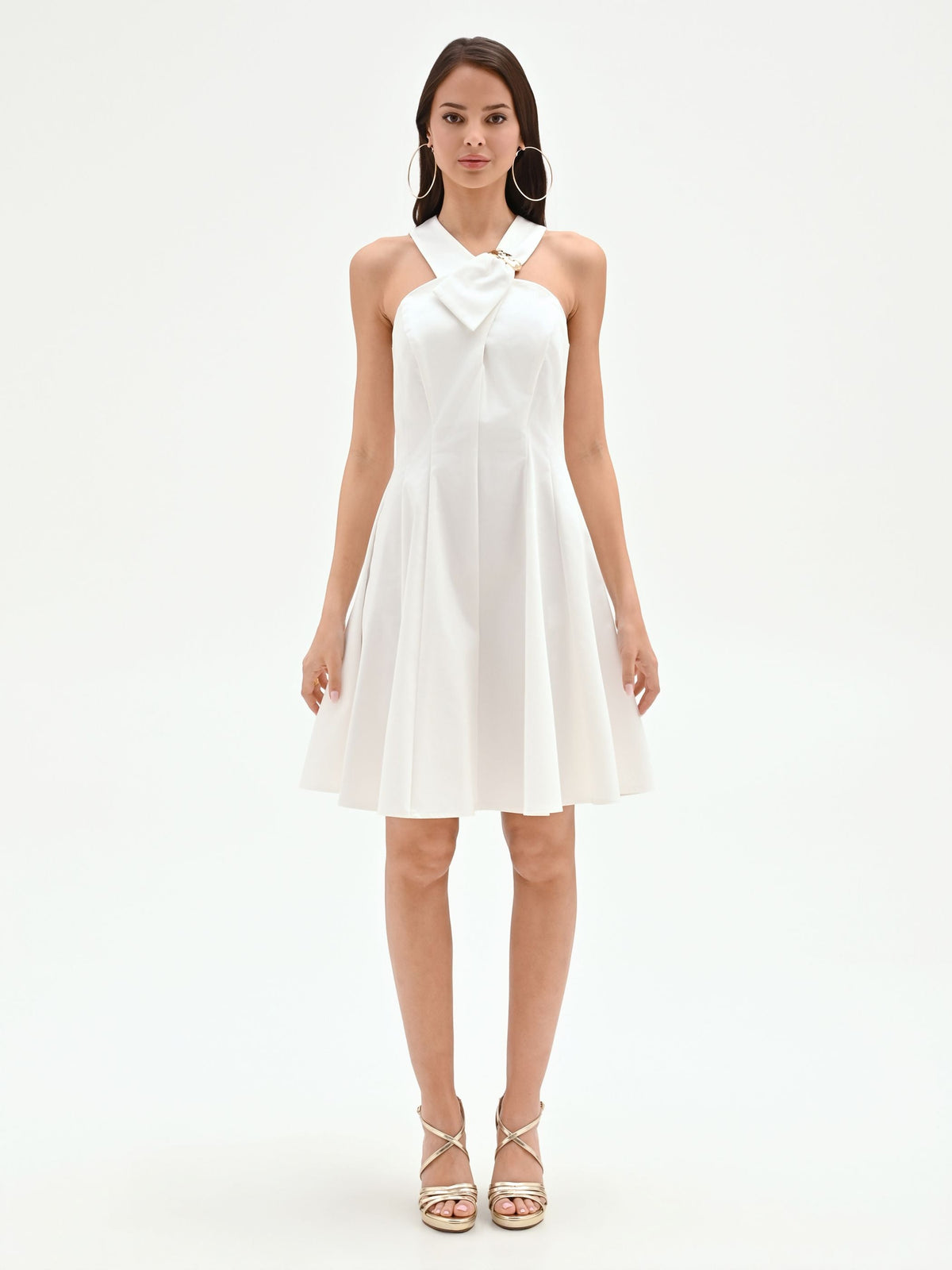Abito corto bianco con scollo all'americana