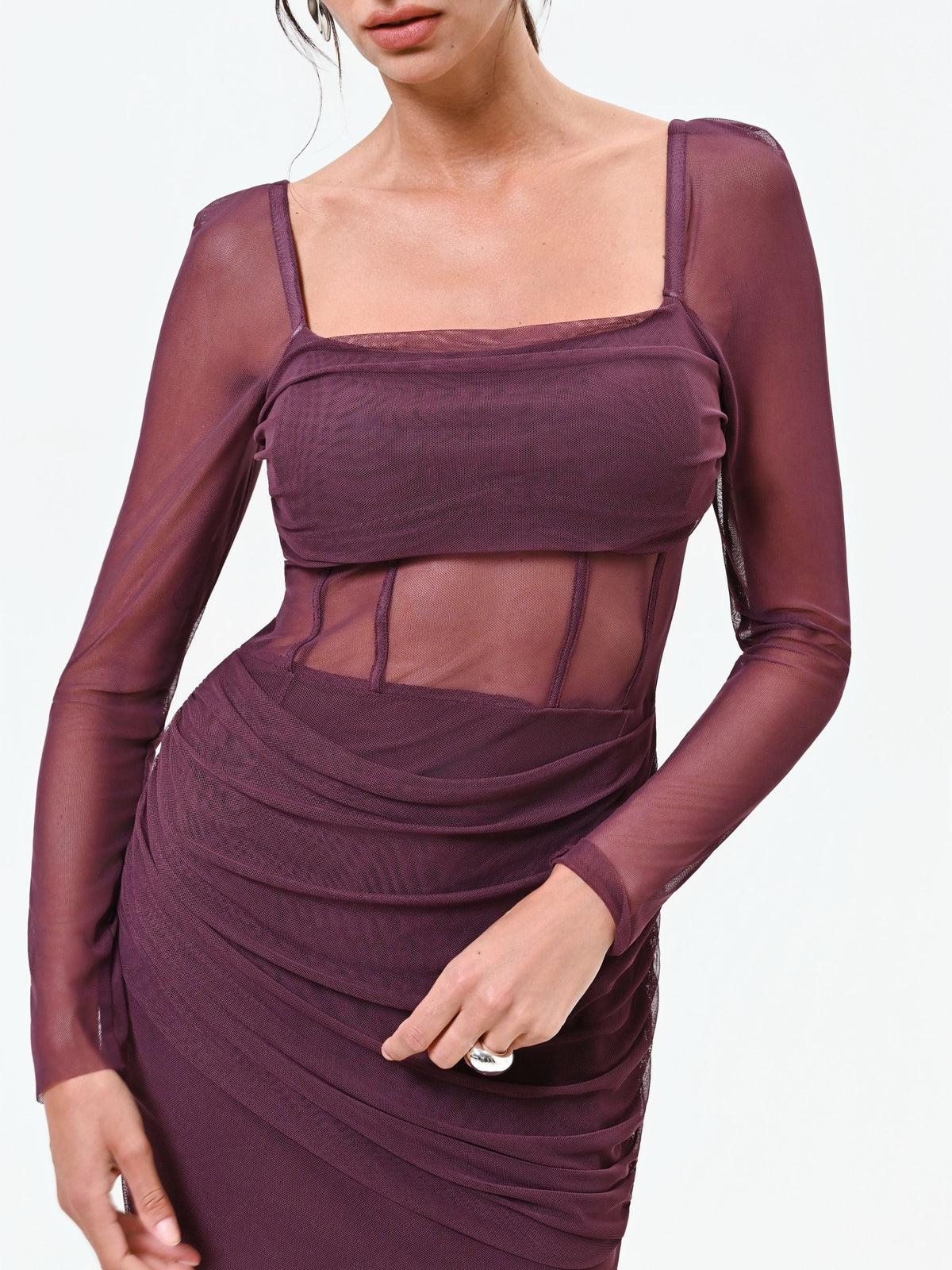 Mini abito bordeaux rosso in tulle con corpetto steccato