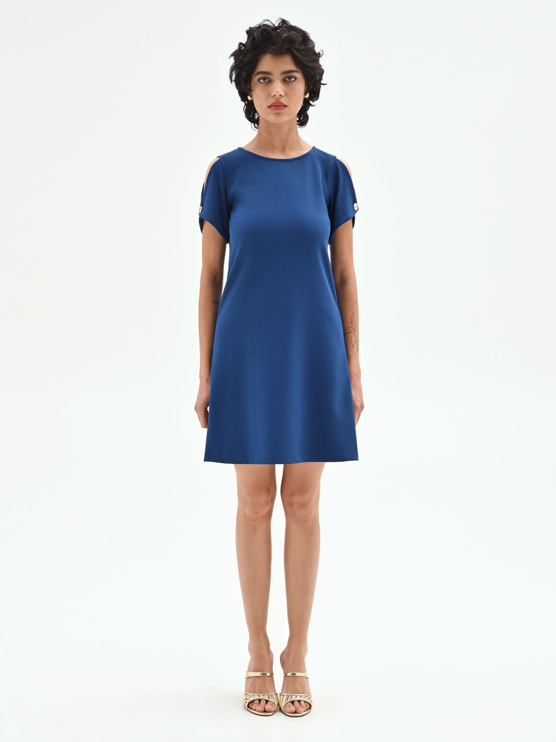 Abito corto blu brillante con dettaglio cut-out