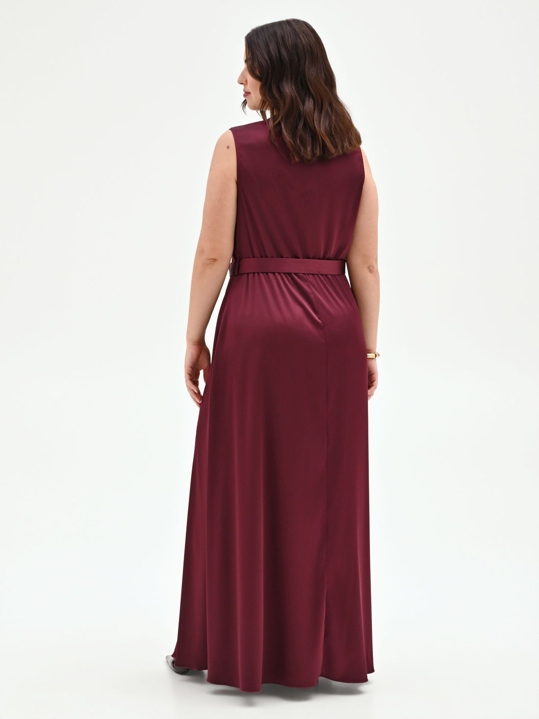 Abito lungo curvy bordeaux con scollo asimmetrico