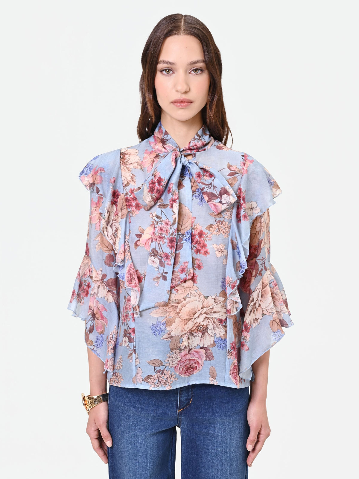 Blusa azzurra con fantasia floreale e fiocco