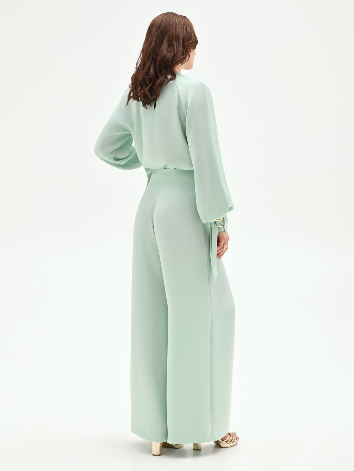 Pantalone palazzo verde menta con spacco frontale