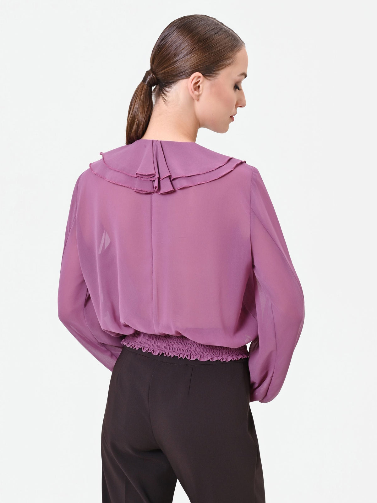 Blusa rosa antico con rouches e volant