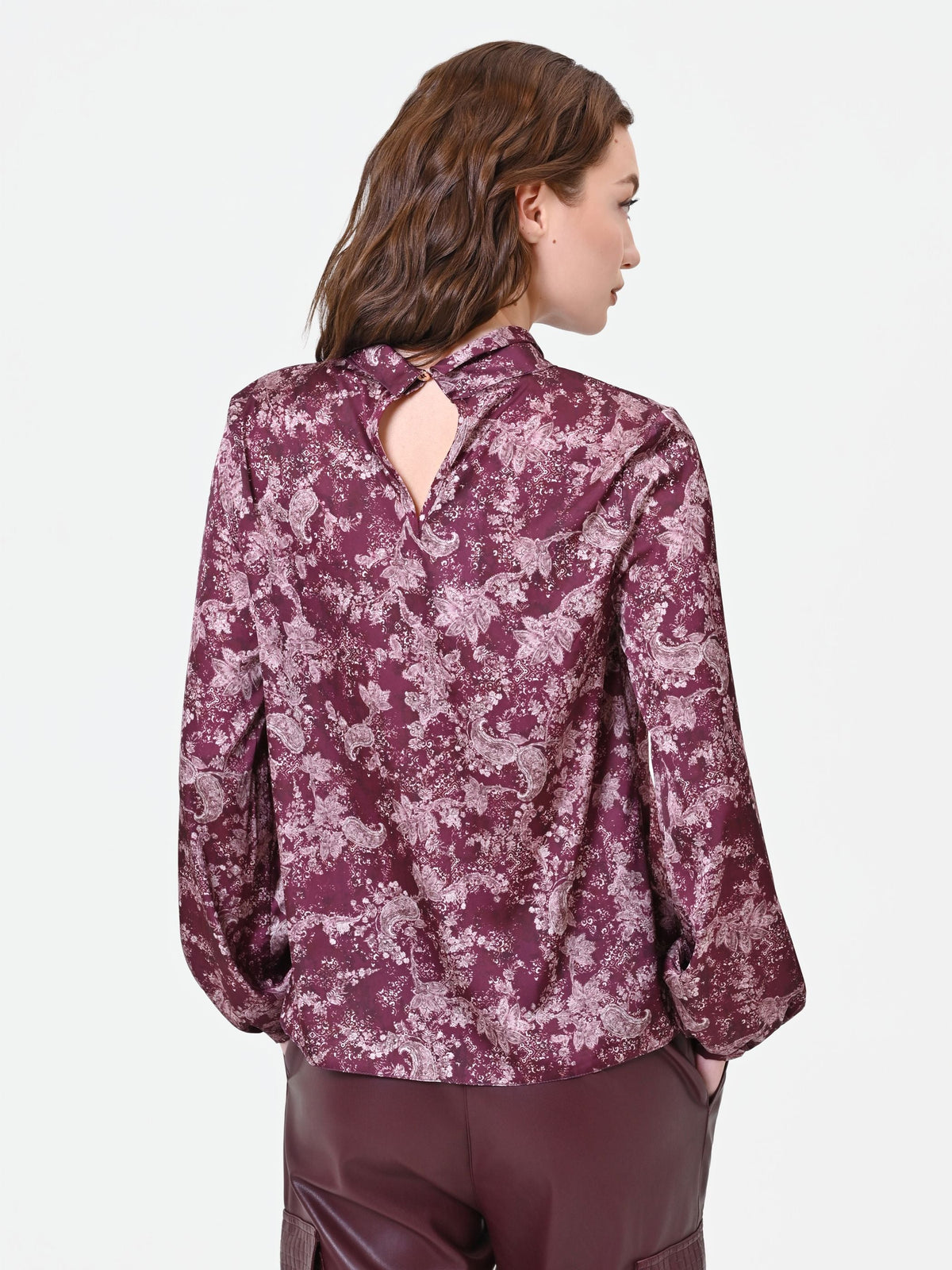 Blusa rosso bordeaux con fantasia e collo a torchon