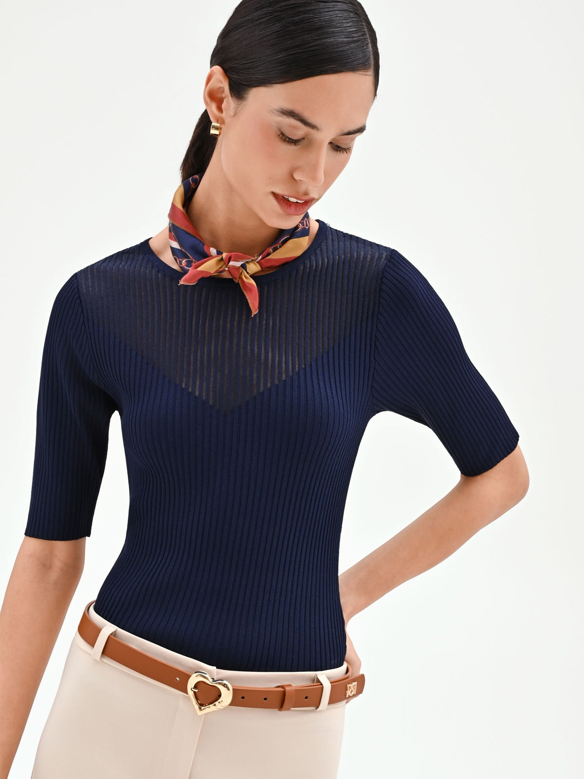 Maglia blu navy a costine con gioco di trasparenze