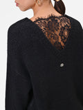Maglia in lana nera con scollo sfrangiato
