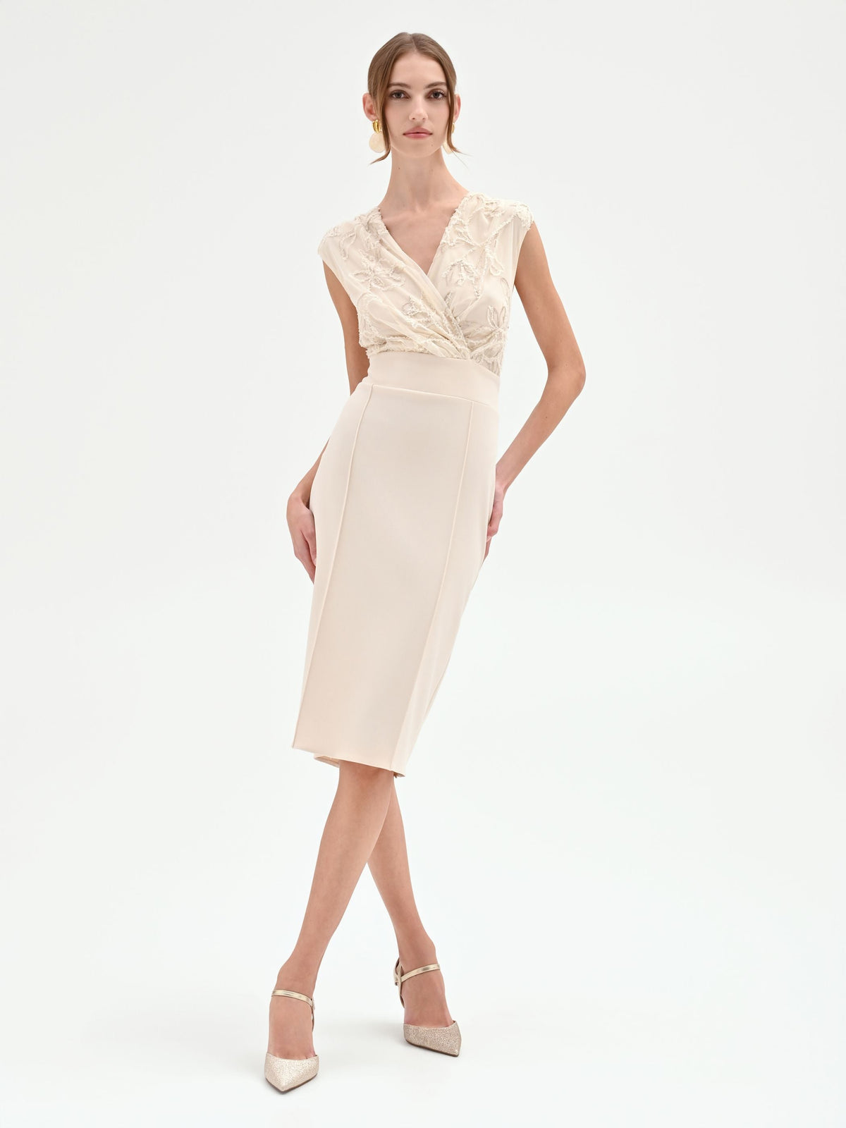 Tubino beige chiaro con corpino ricamato