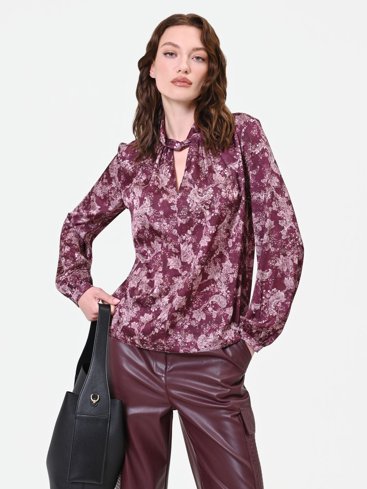 Blusa rosso bordeaux con fantasia e collo a torchon
