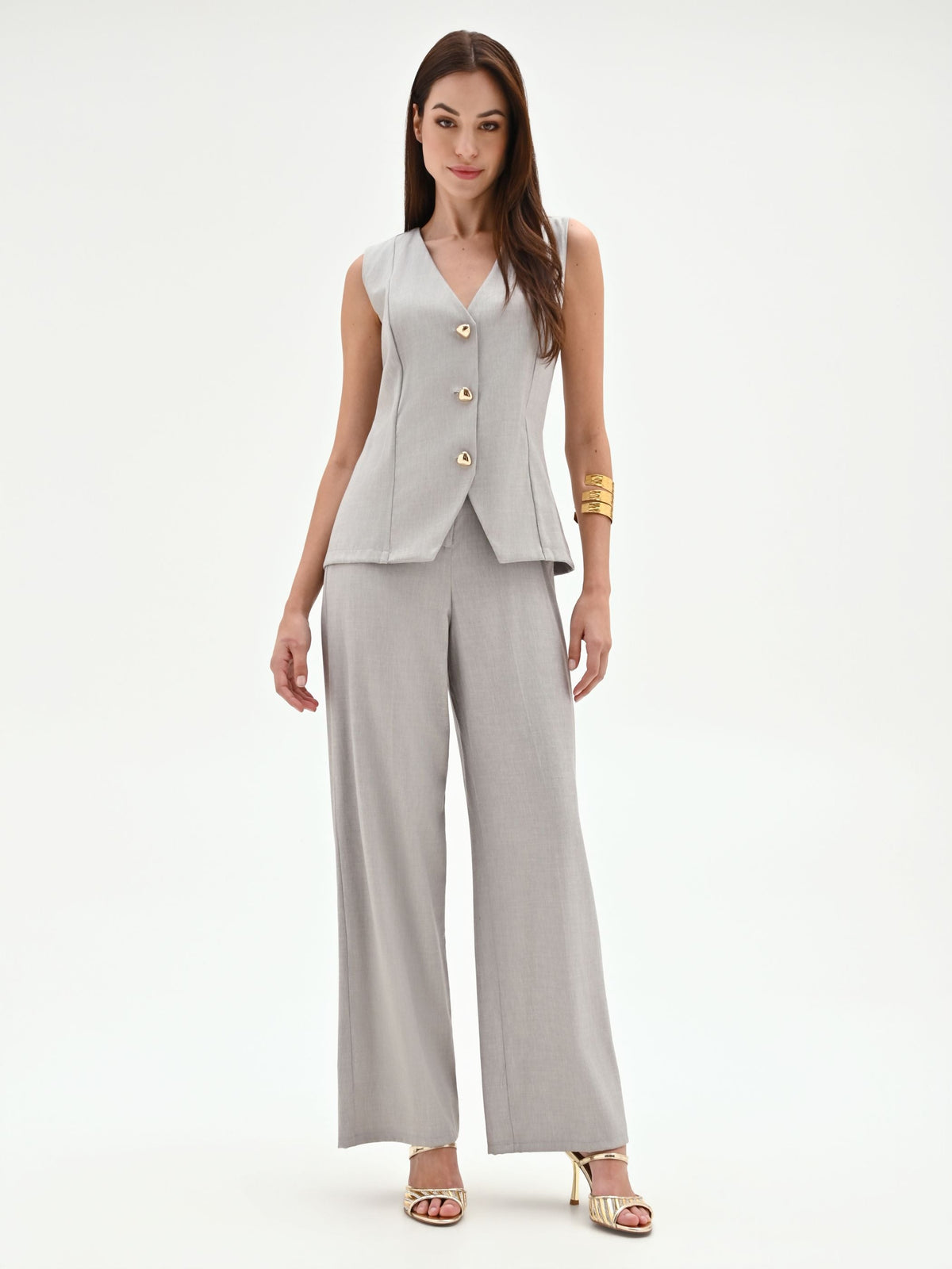 Tuta grigia con gilet e pantaloni palazzo