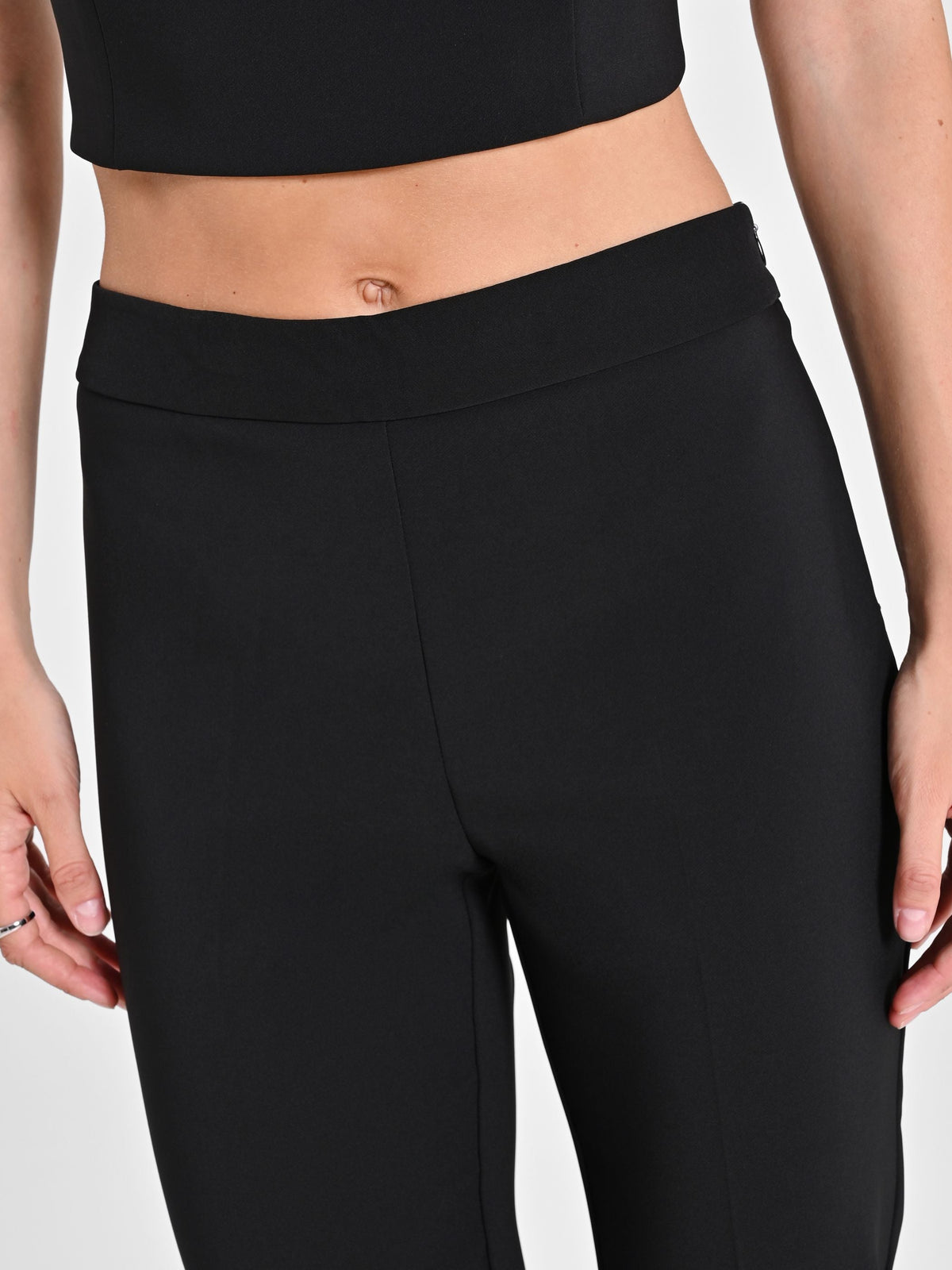 Pantaloni Mid Flared in Tessuto Tecnico