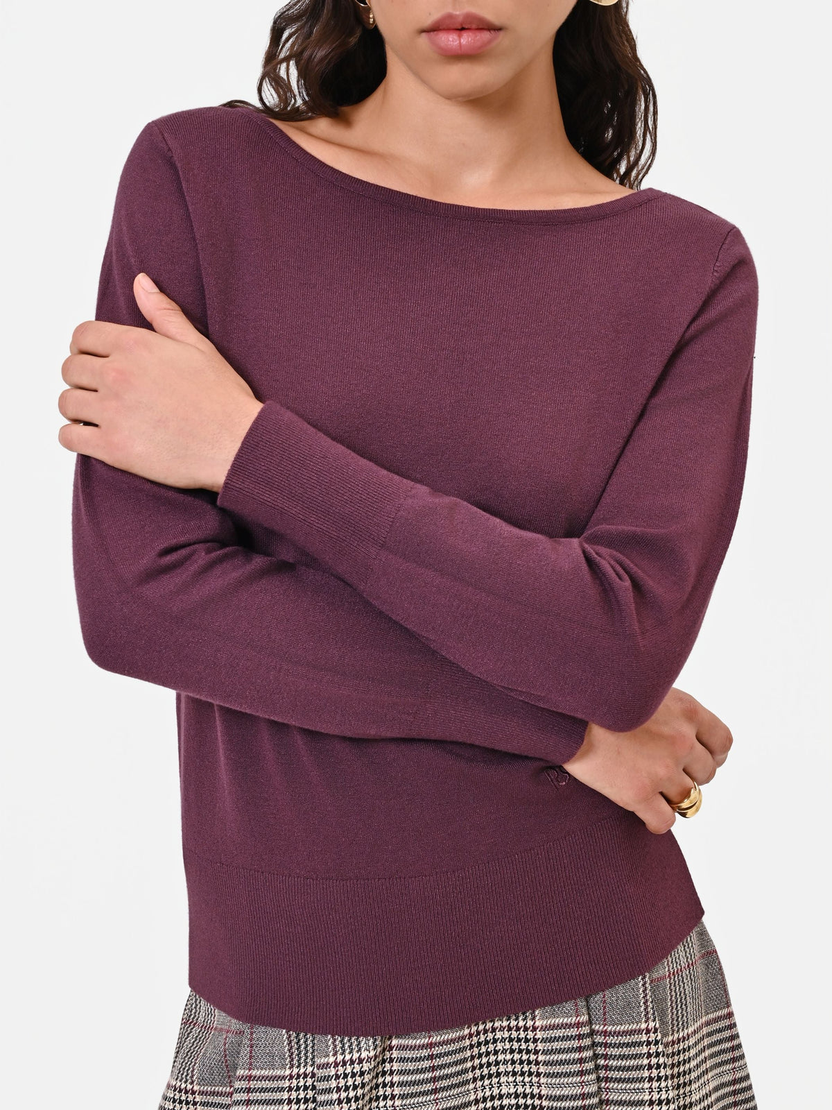 Maglia in viscosa bordeaux con scollo a barchetta