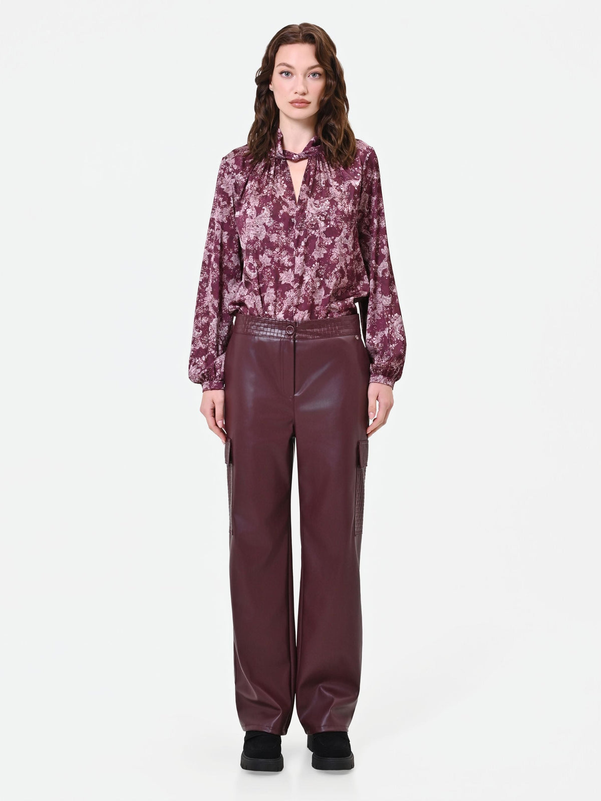Pantalone cargo bordeaux rosso in similpelle
