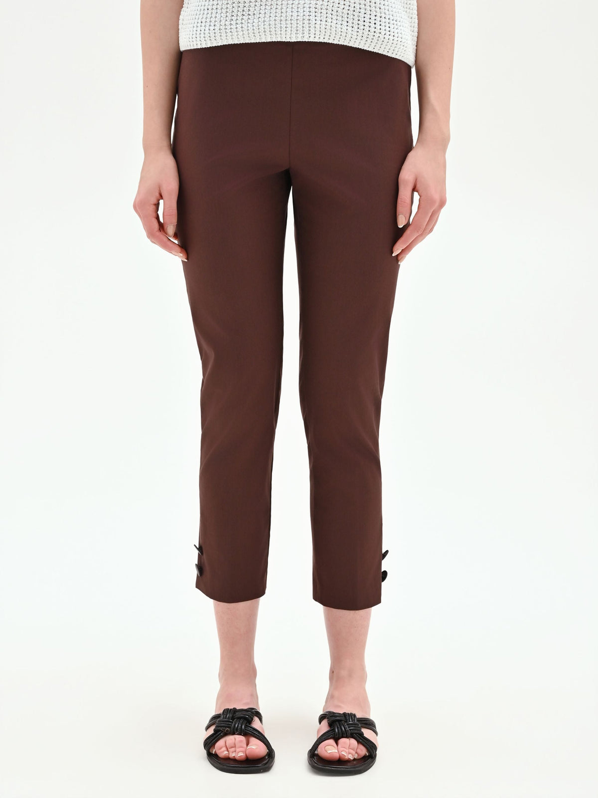 Pantalone a sigaretta cioccolato con spacchi decorati