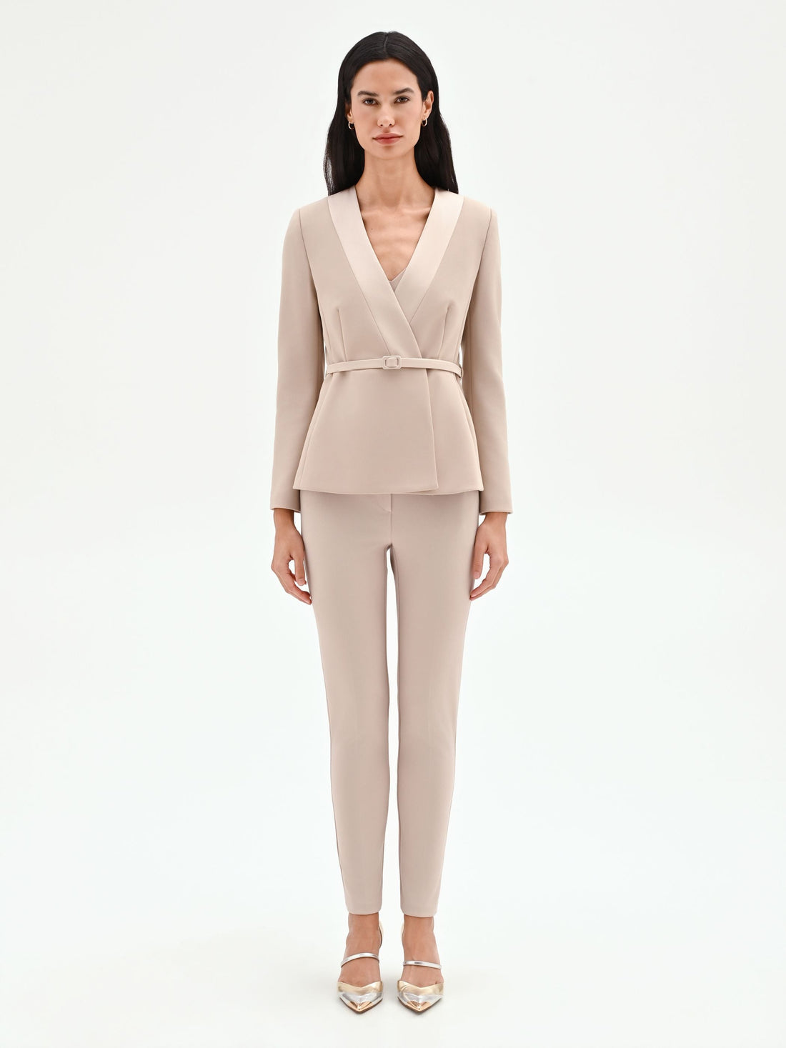 Giacca tortora beige con cintura e rever satinati