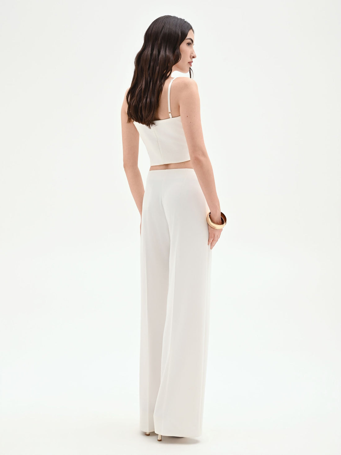 Pantalone a palazzo bianco con piega stirata