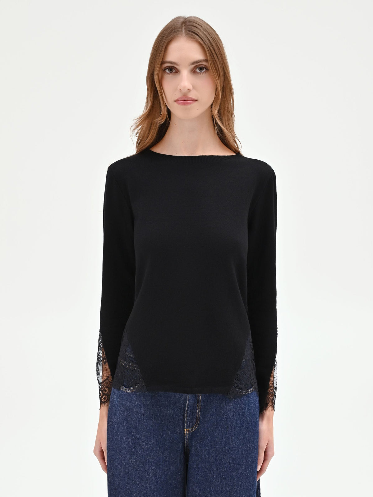Maglia nera con inserti pizzo