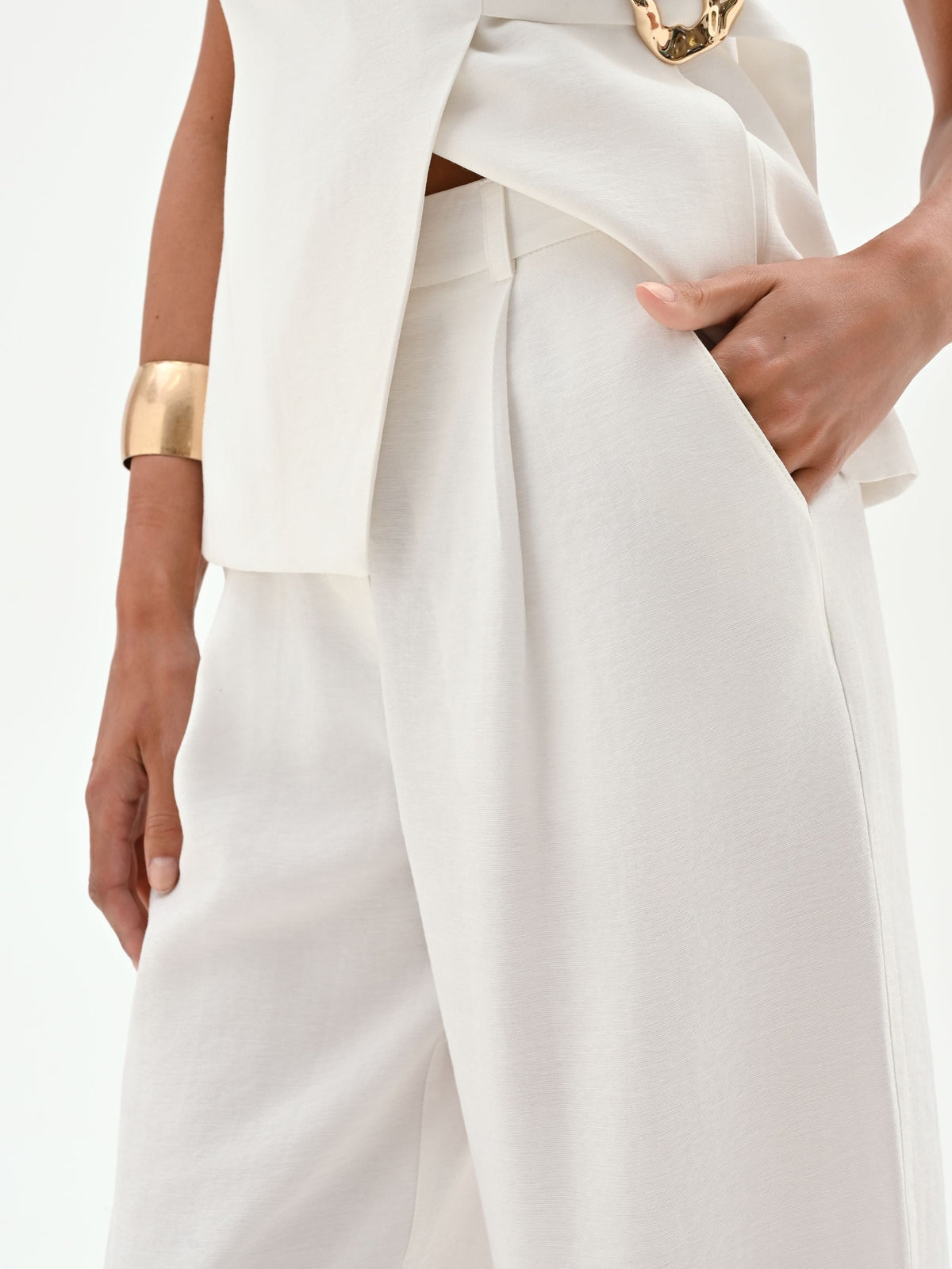 Pantalone bianco a palazzo con pinces