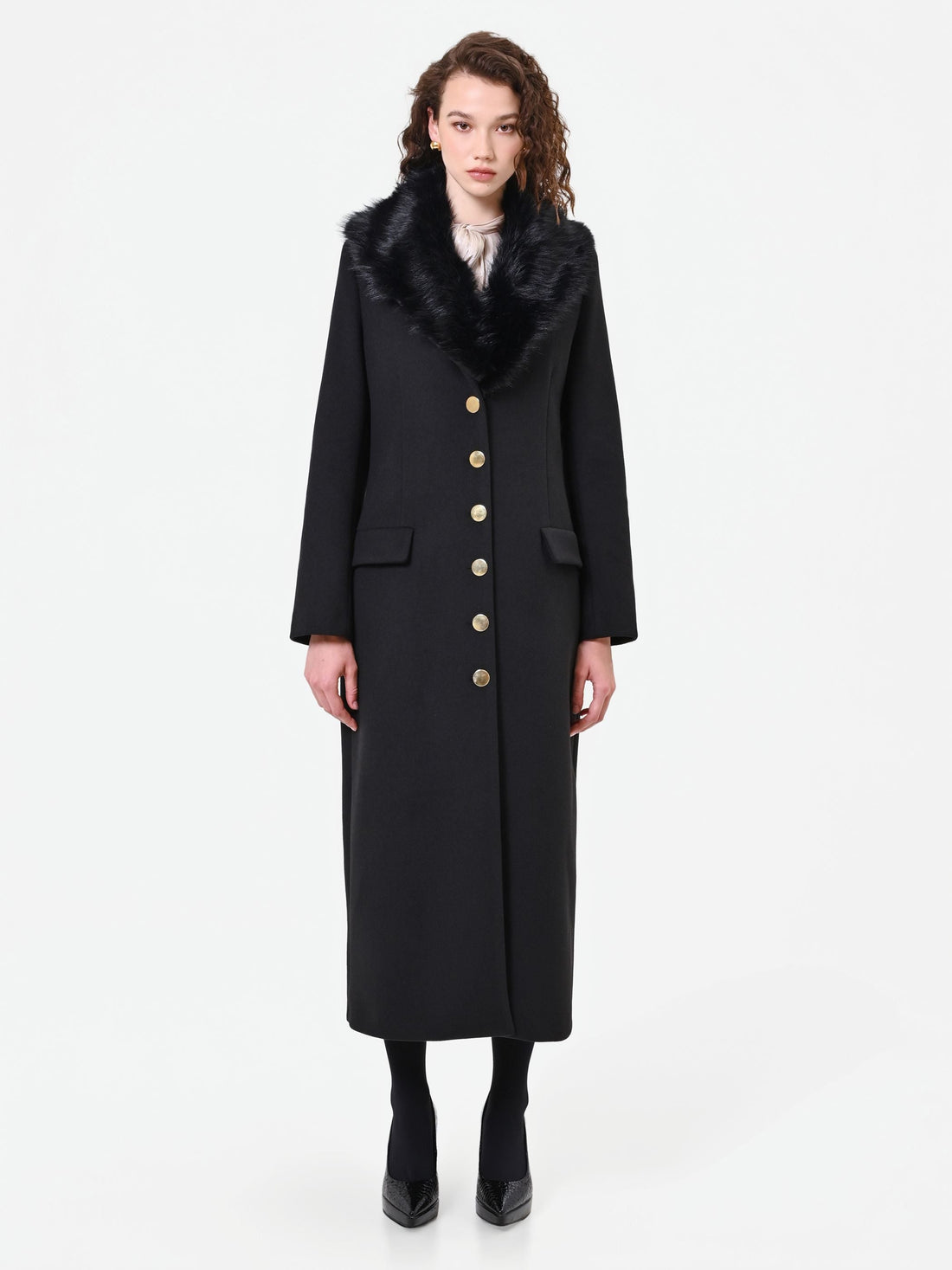 Cappotto lungo nero con inserto effetto pelliccia