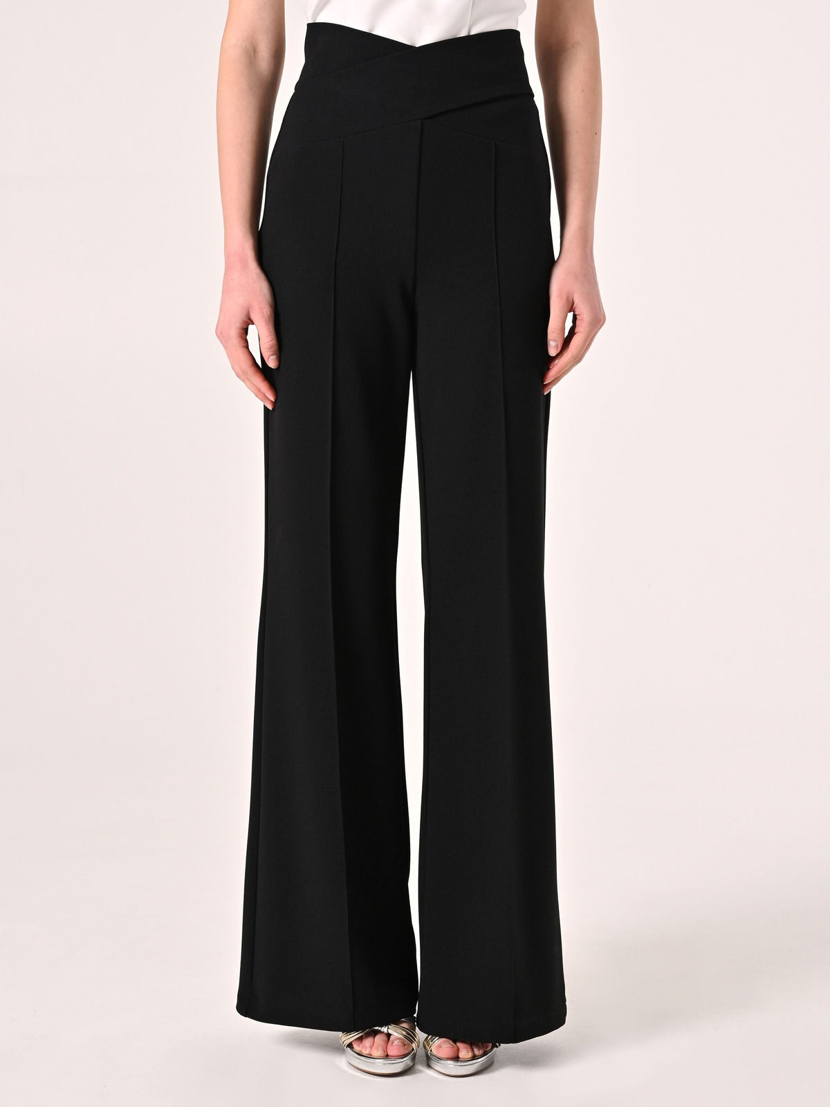 Pantaloni Neri con Incrocio
