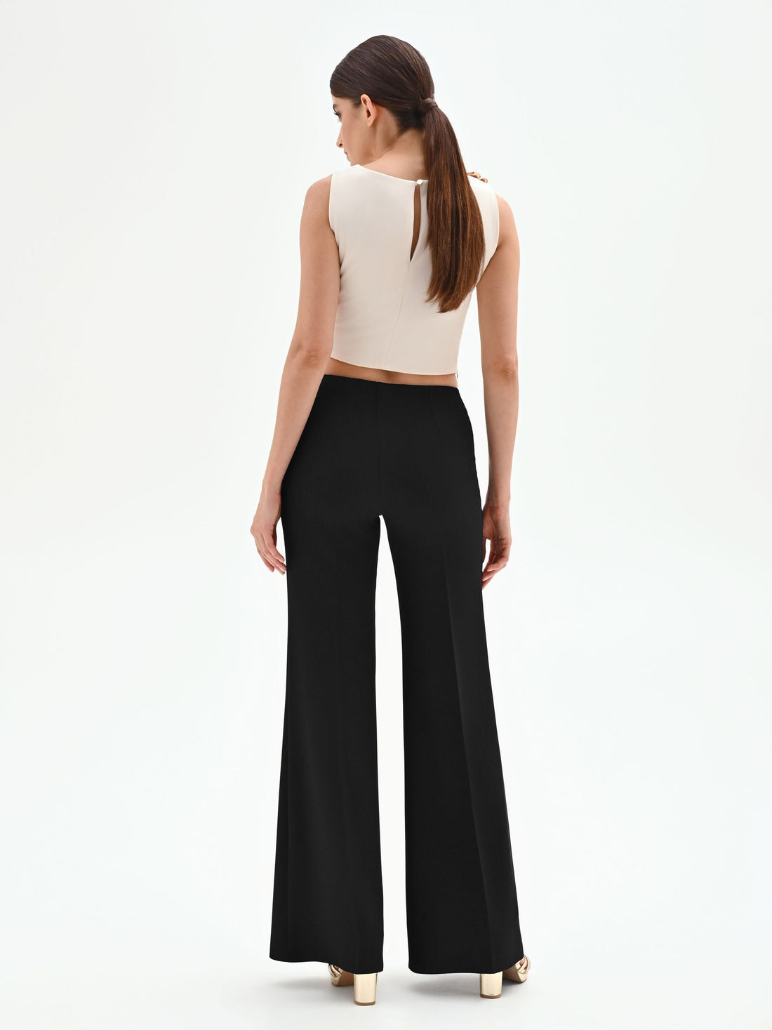 Pantalone a palazzo nero con piega stirata