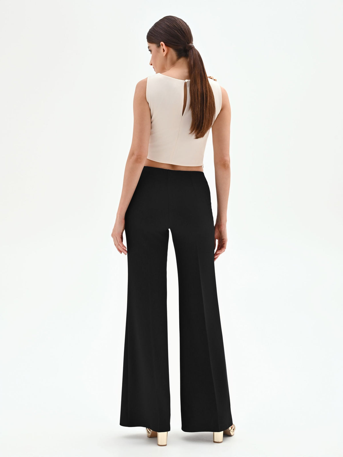 Pantalone a palazzo nero con piega stirata