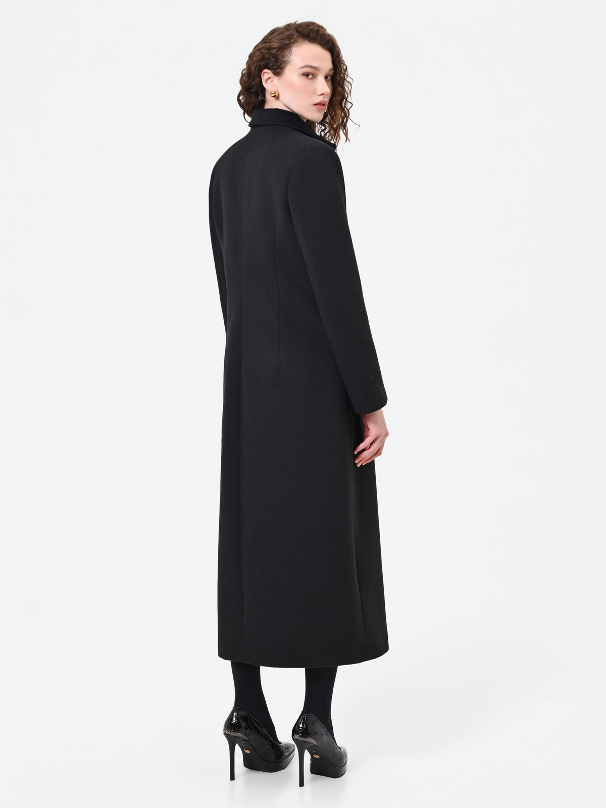 Cappotto lungo nero con inserto effetto pelliccia
